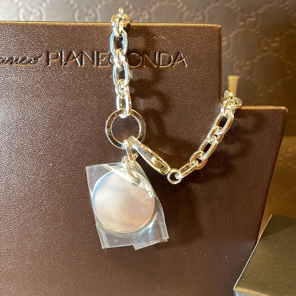 GUCCI ICON GUCCI LOGO SILVER ROUND TRADEMARK CHARM BRACELET - Picture 4 of 6